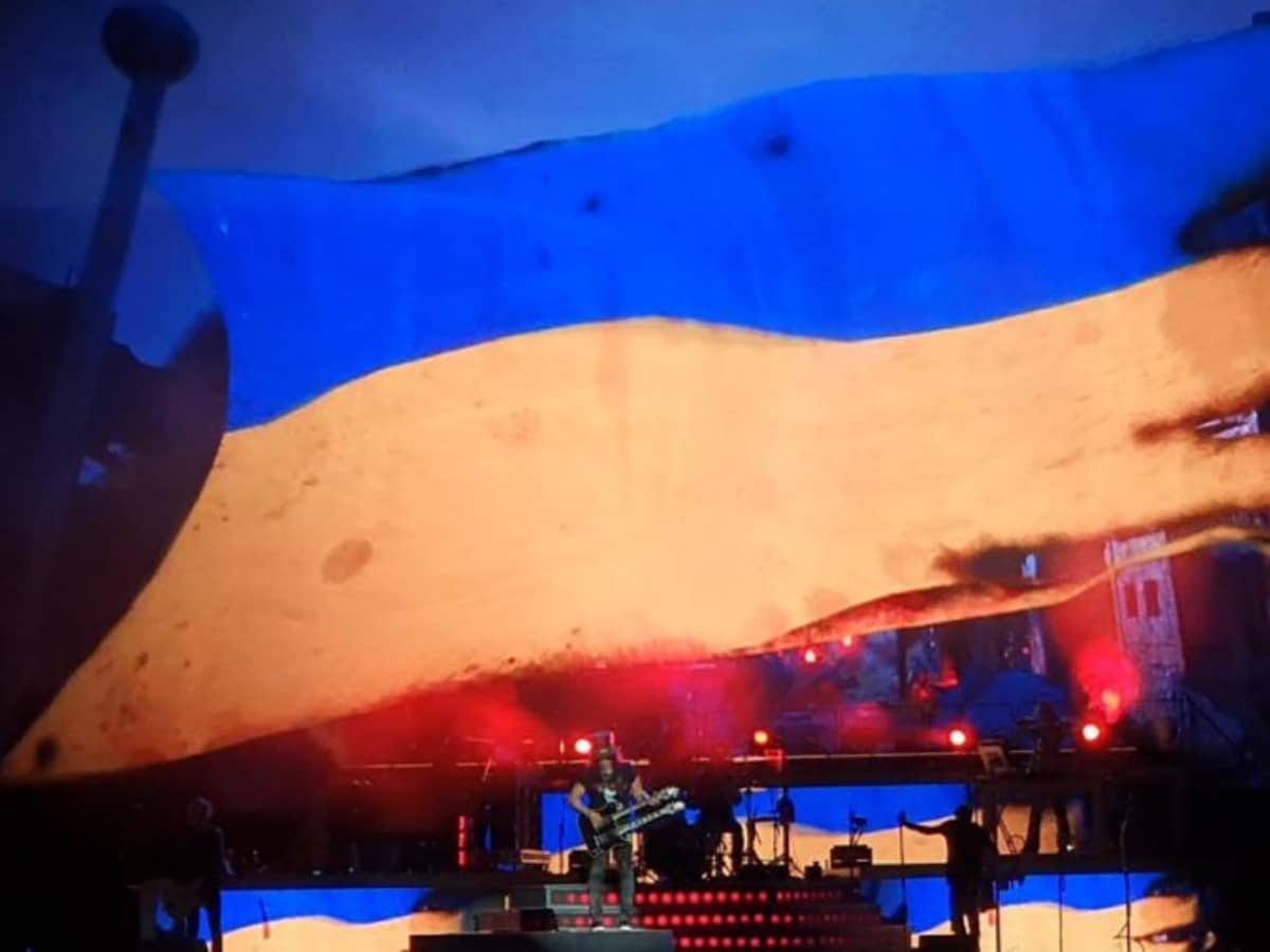 Guns N' Roses на концерте в Израиле поддержала Украину