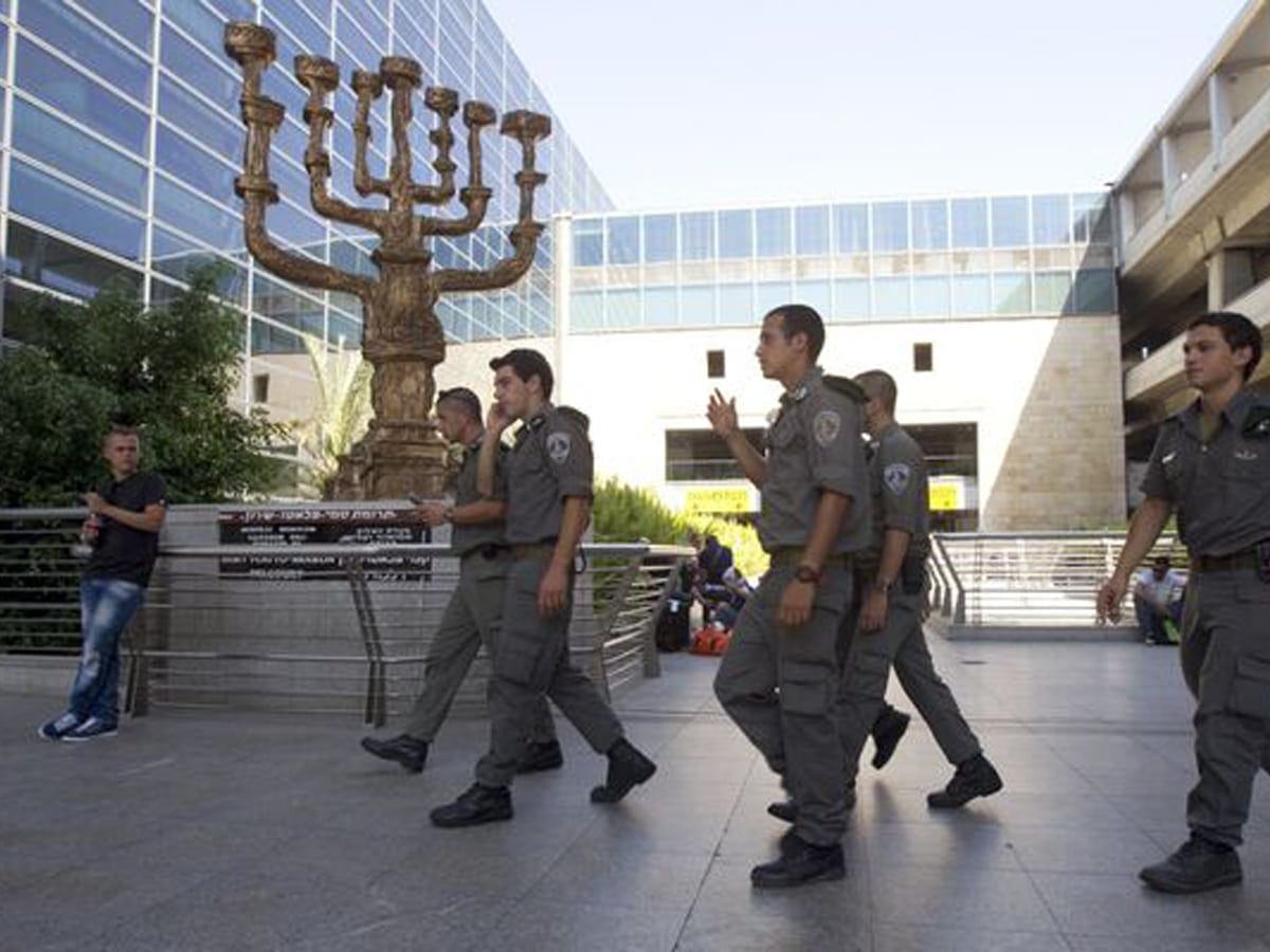 Израильский суд запретил изымать телефоны и изучать их содержимое у въезжающих в страну после апелляции пары из Украины