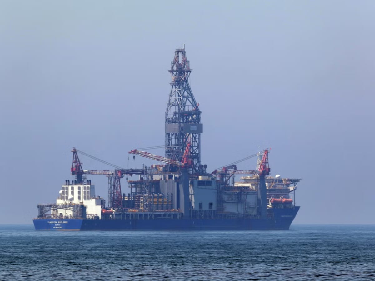 Морская буровая установка прибыла в воды Ливана перед началом работ у границы с Израилем