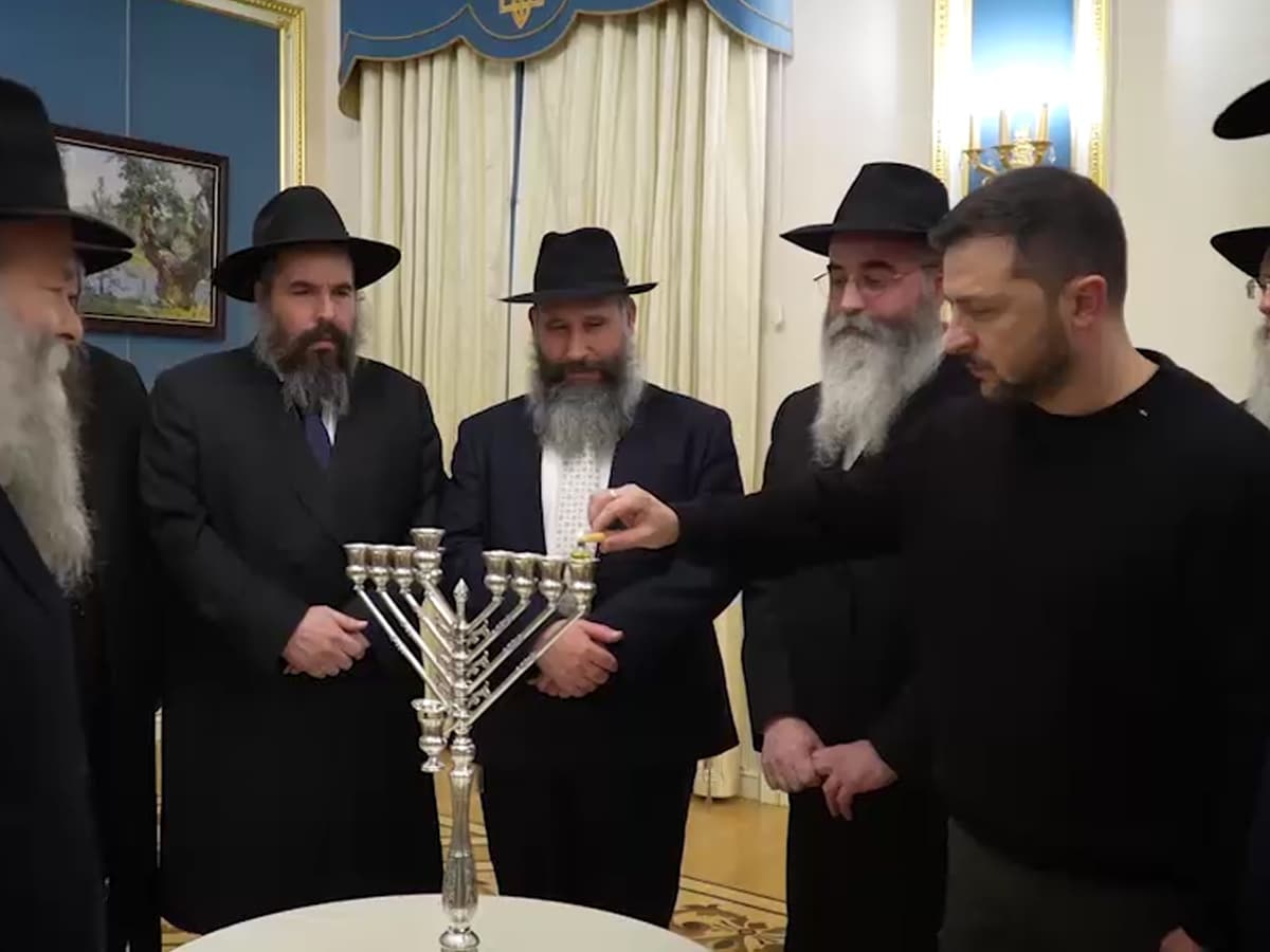 Новости Израиля Президент Украины Владимир Зеленский поздравил евреев Украины и мира с Ханукой и зажег первую свечу 7.12.2023 - видео