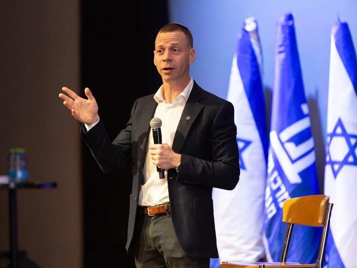 Амит Сегаль: "Глубинные процессы" опять вернут русскоязычных израильтян политически в "объятия раввинов и поселенцев" (видео)