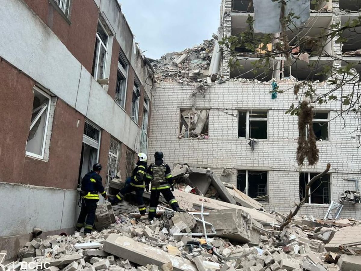 Удар террористов по Чернигову - уже 13 погибших и более 60 пострадавших. Чернигов находится далеко от линии фронта, удар по нему – очередное запугивание Украины