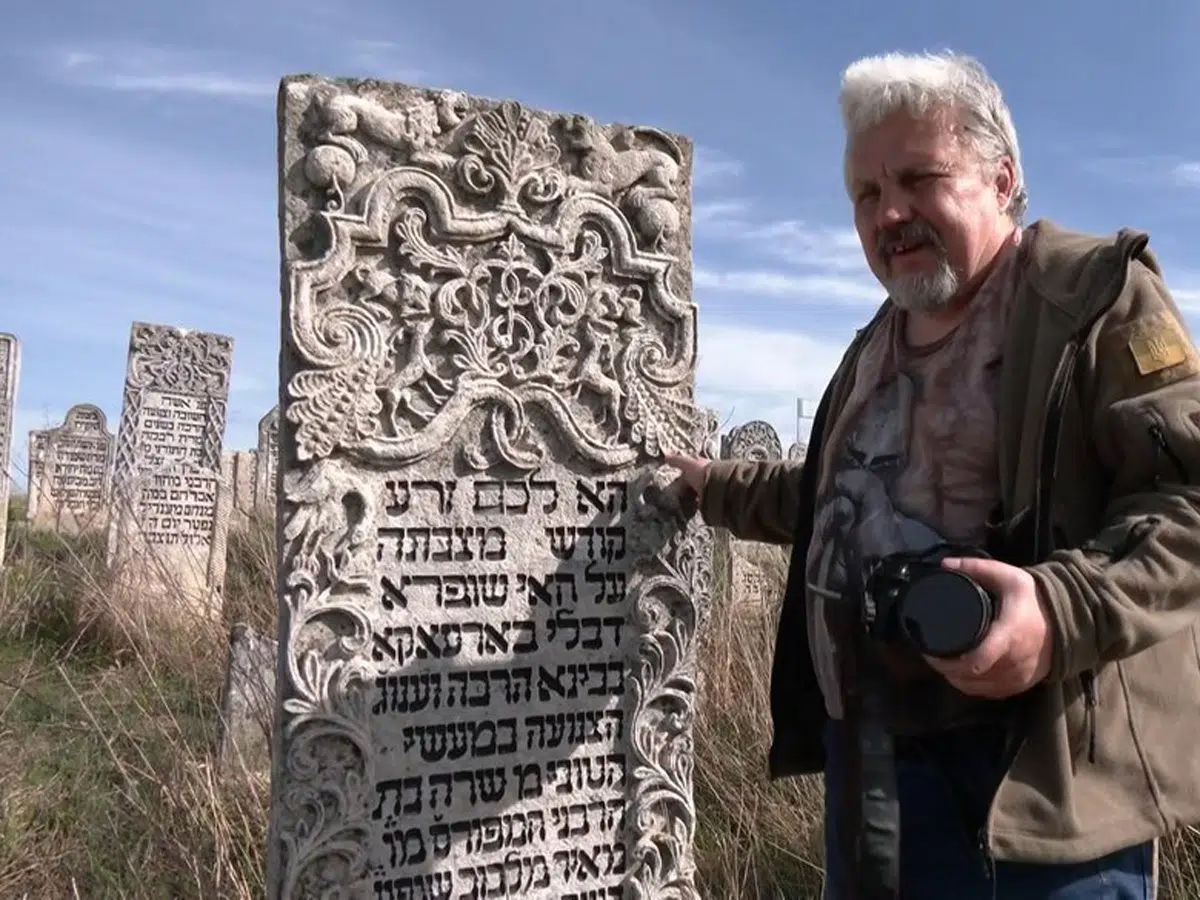 Видео: "Сатановский некрополь — один из старейших еврейских некрополей Украины" - репортаж украинского тв-канала