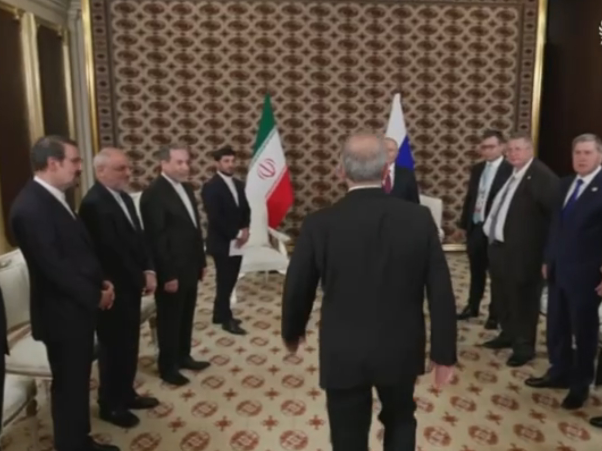 путин заявил Пезешкиану, что Россия и Иран "имеют очень близкие позиции"