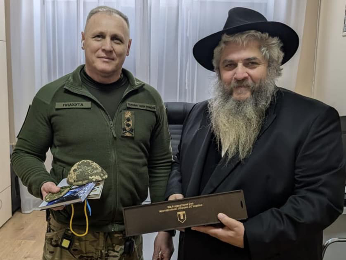 Главный раввин Украины встретился с командующим ТРО Украины: молитва и благословение защитникам