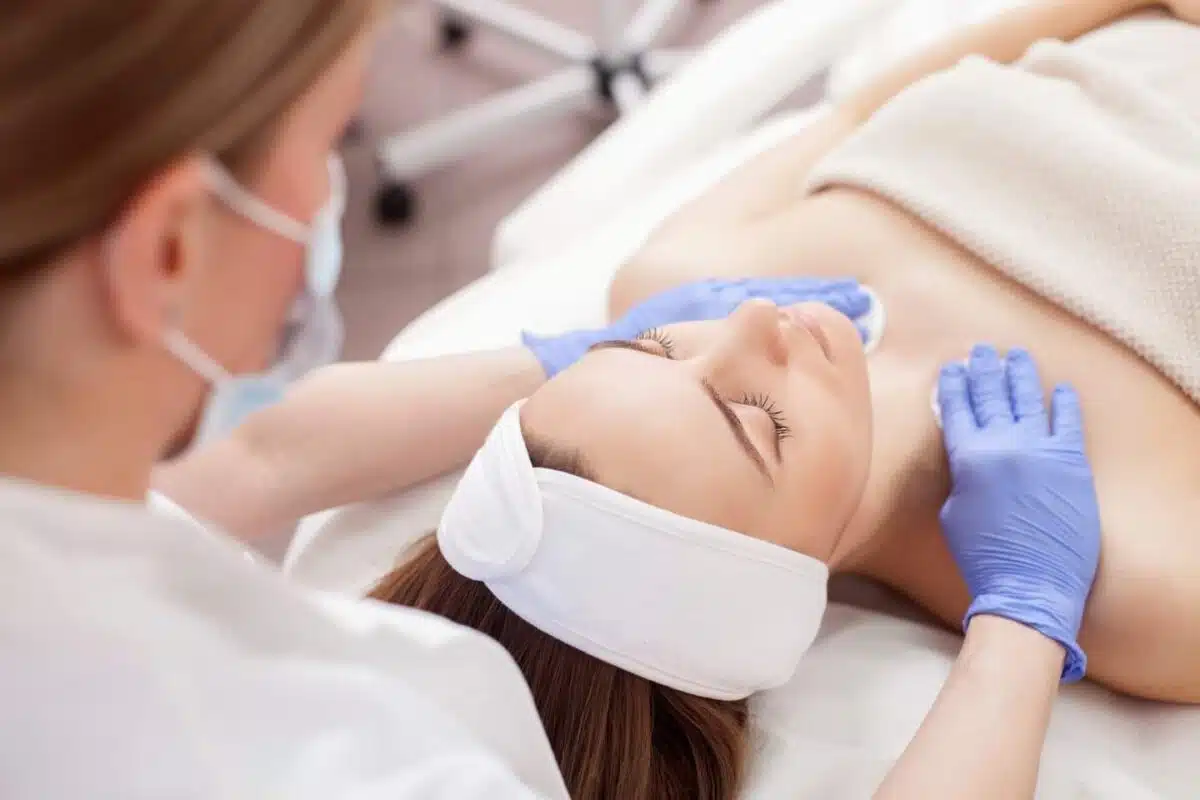 Centre de Cosmétologie à Haïfa. Peeling - Cryolifting - RF lifting - Injections de beauté. Centre cosmétologique pour le visage et le corps avec des technologies et méthodes uniques de rajeunissement et de bien-être