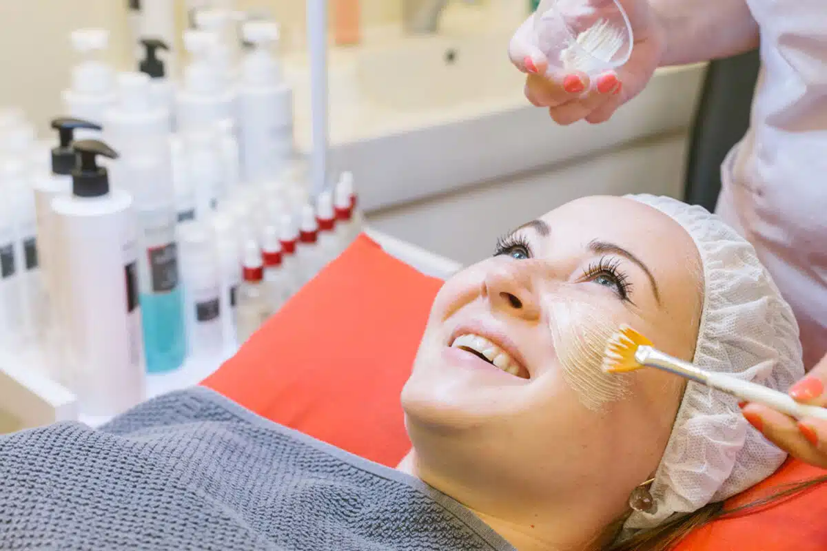 Centre de Cosmétologie à Haïfa. Peeling - Cryolifting - RF lifting - Injections de beauté. Centre cosmétologique pour le visage et le corps avec des technologies et méthodes uniques de rajeunissement et de bien-être