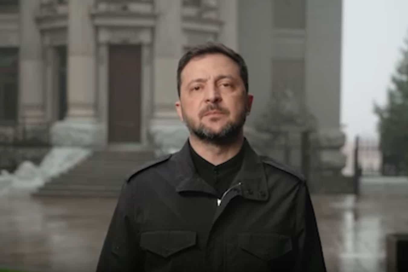 "Или потеря достоинства, или риск потери ключевого партнера"- Президент Украины Владимир Зеленский 21 ноября 2025 обратился в видеосообщении к украинскому народу