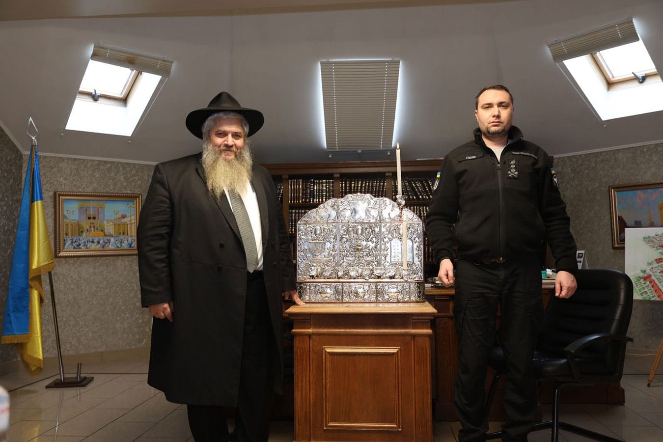 Ханукальный свет в Киеве: награды, молитва и пауза тишины в год войны